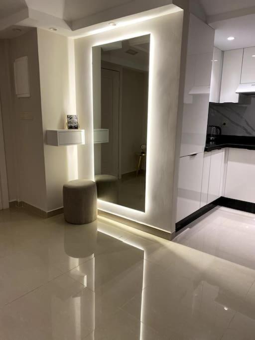 Luxury 2 Bedroom Center *