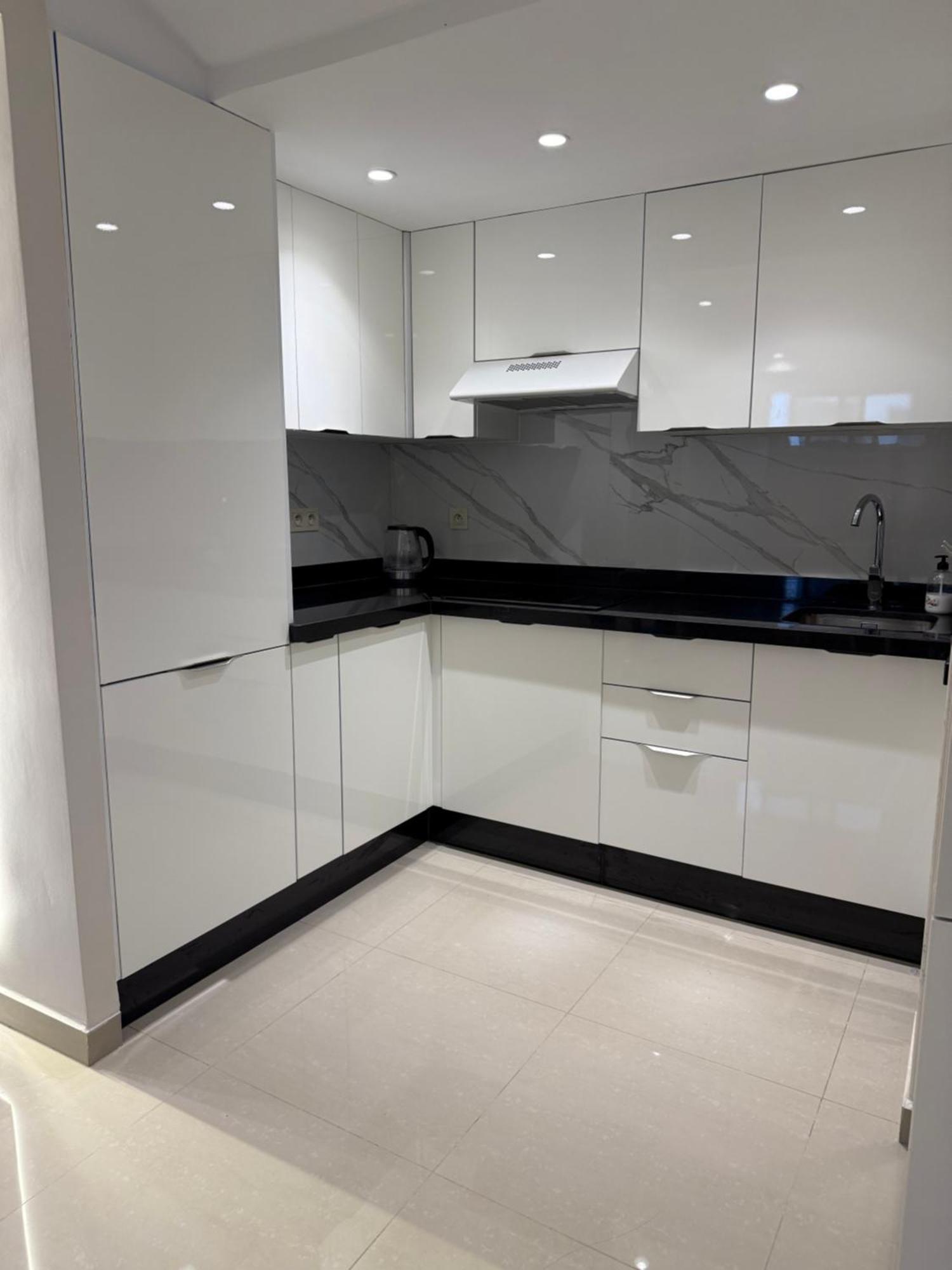 Luxury 2 Bedroom Center Apartment *