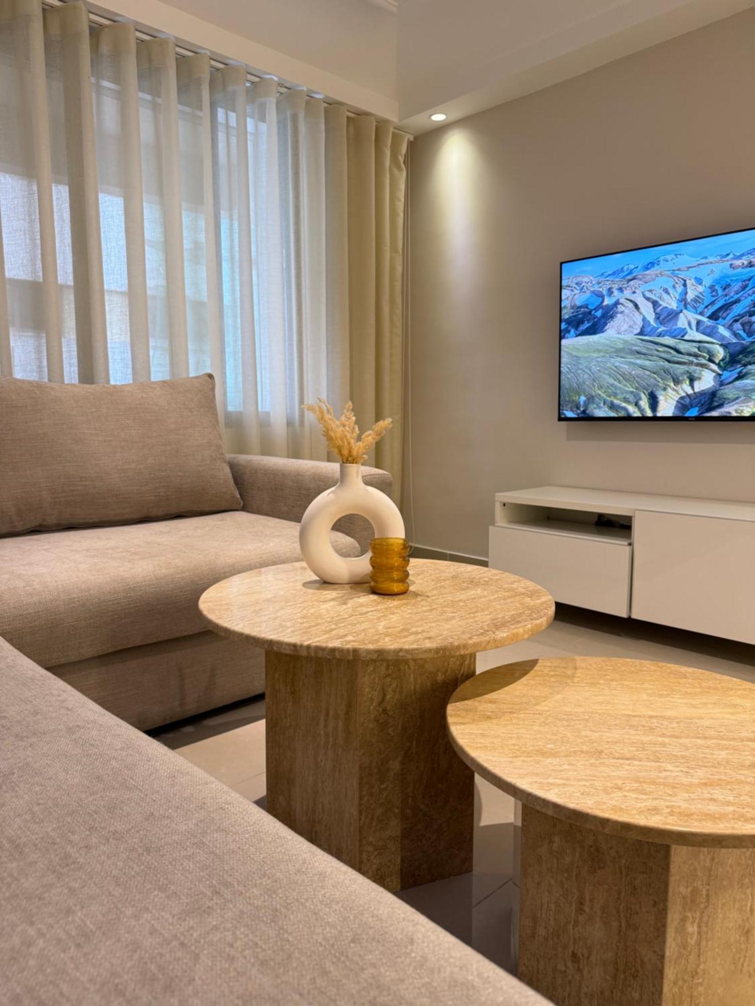 Luxury 2 Bedroom Center